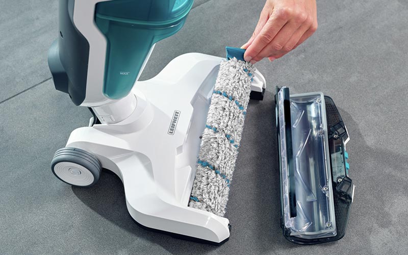 Vacuuming and wiping in one - Leifheit Group